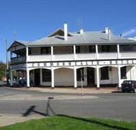 Commonwealth Hotel - New Castle Holiday
