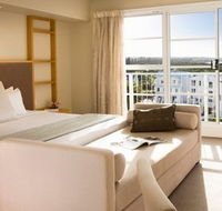 Quality Suites Deep Blue - New Castle Holiday