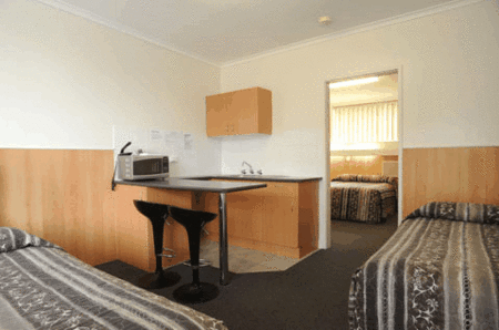 Bamboo Motor Inn - New Castle Holiday 2