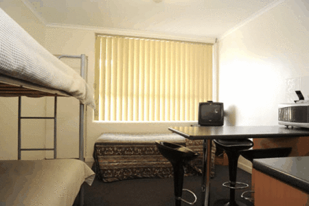 Bamboo Motor Inn - New Castle Holiday 3
