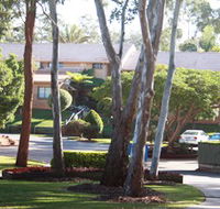 Comfort Inn  Suites Robertson Gardens - New Castle Holiday