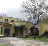 Riverbank Park Motel - New Castle Holiday