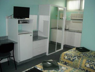 The Tree Motel - New Castle Holiday 3