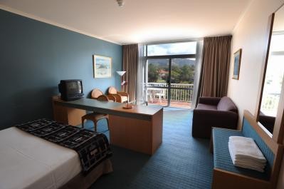 Absolute Beachfront Opal Cove Resort - New Castle Holiday 2