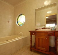 Country Gardens Motor Inn - New Castle Holiday