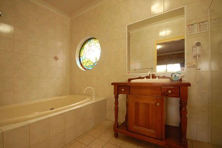 Country Gardens Motor Inn - New Castle Holiday 0