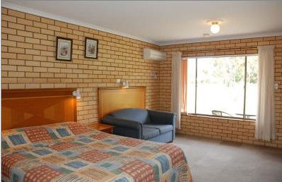 Golfers Lodge Motel - New Castle Holiday 2