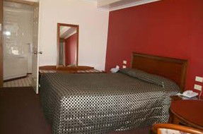Queensgate Motel - New Castle Holiday 3