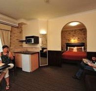 Highlander Motor Inn And Apartments - New Castle Holiday