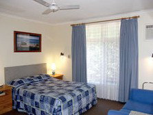 Flying Spur Motel - New Castle Holiday 1