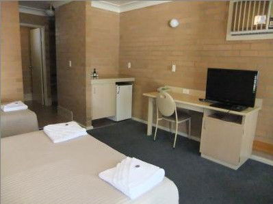 Country Comfort Cowra Countryman Motor Inn - New Castle Holiday 4