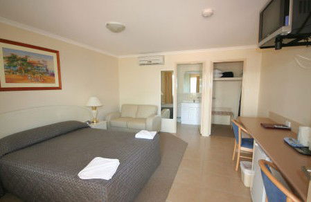 Chinchilla Palms Motor Inn - New Castle Holiday 1