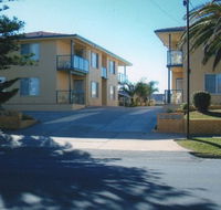 AA Madalena Court Holiday Apartments - New Castle Holiday