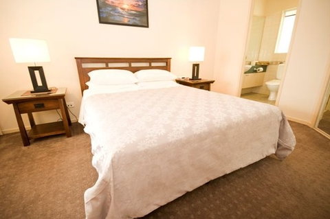 Trinity Waters Apartments - New Castle Holiday 4