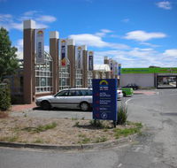 Waurn Ponds Hotel - New Castle Holiday