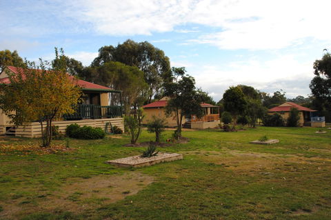 Lakes Entrance Country Cottages - New Castle Holiday 0