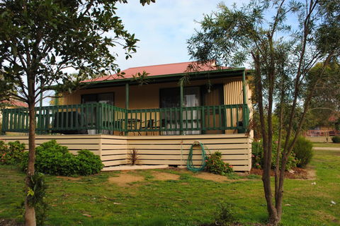 Lakes Entrance Country Cottages - New Castle Holiday 2