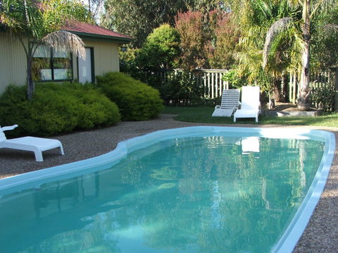 Lakes Entrance Country Cottages - New Castle Holiday 3