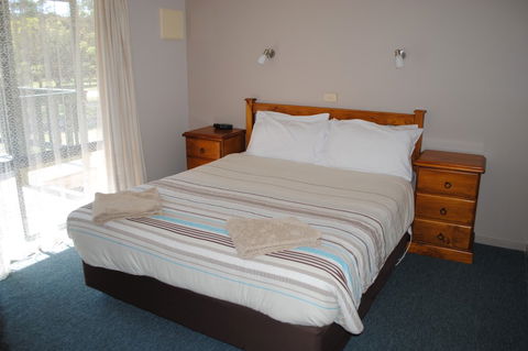 Lakes Entrance Country Cottages - New Castle Holiday 4