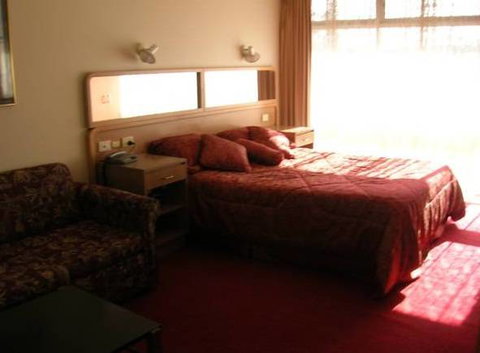 Peninsula Motor Inn And Tyabb Fly Inn - New Castle Holiday 1