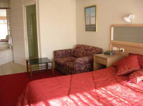 Peninsula Motor Inn And Tyabb Fly Inn - New Castle Holiday 3