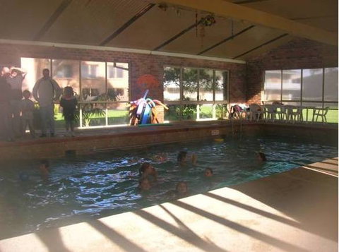 Peninsula Motor Inn And Tyabb Fly Inn - New Castle Holiday 4