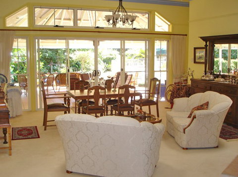 Noosa Valley Manor - Bed And Breakfast - New Castle Holiday 3