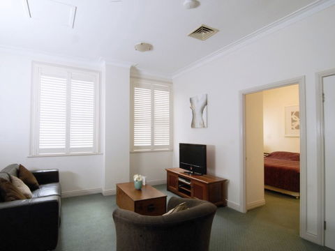 Rothbury On Ann Heritage Apartment Hotel - New Castle Holiday 3