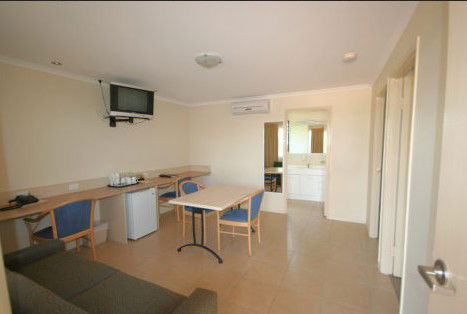 Chinchilla Palms Motor Inn - New Castle Holiday 3