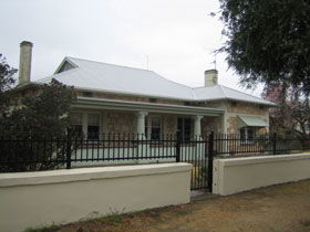 Naracoorte Cottages - MacDonnell House - New Castle Holiday 0