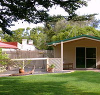 Shiralea Country Cottage - New Castle Holiday