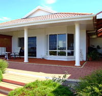 Close Encounters Bed and Breakfast - New Castle Holiday