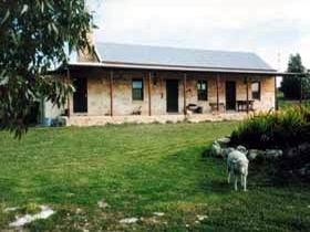 Mt Dutton Bay Woolshed Heritage Cottage - New Castle Holiday 0