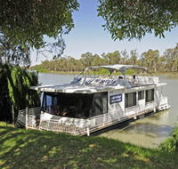 Moving Waters Self Contained Moored Houseboat - New Castle Holiday