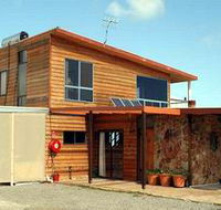 Shboo Shelly Beach Lodge - New Castle Holiday