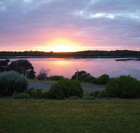 Lake View Apartments - New Castle Holiday