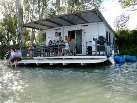The Murray Dream Self Contained Moored Houseboat - New Castle Holiday 0
