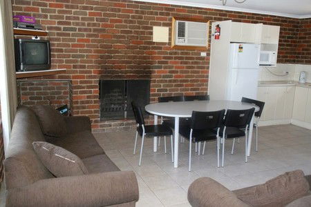 Roonka Riverfront Cottages - New Castle Holiday 4