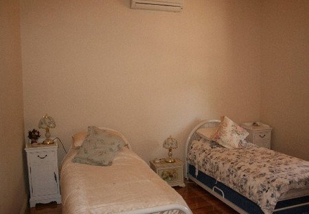 Meaney's Rest - New Castle Holiday 4