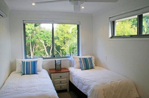 Echoes Beach House - New Castle Holiday 4