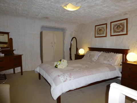 Underground Bed And Breakfast - New Castle Holiday 0