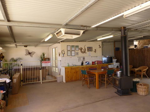 Underground Bed And Breakfast - New Castle Holiday 3