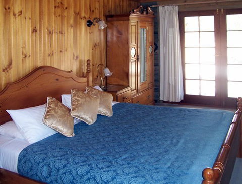 McLaren Ridge 1 - McLaren Ridge Log Cabins - New Castle Holiday 1