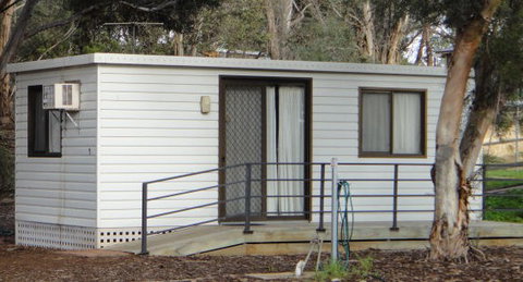 Long Island Caravan Park Cabins - New Castle Holiday 1