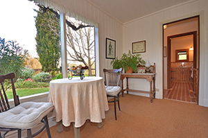 Adelaide Hills Retreats - New Castle Holiday 5