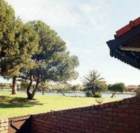 Lake Shore Apartment - New Castle Holiday