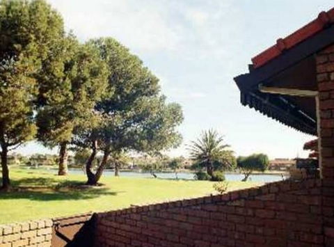 Lake Shore Apartment - New Castle Holiday 0