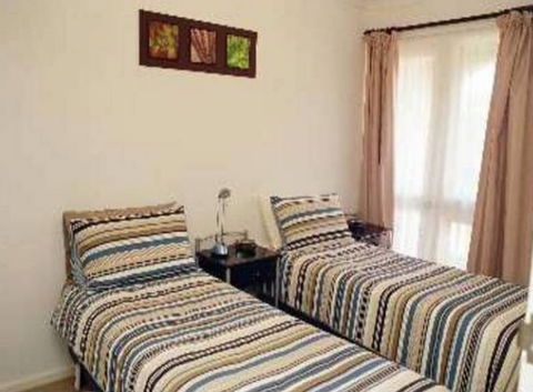 Lake Shore Apartment - New Castle Holiday 1