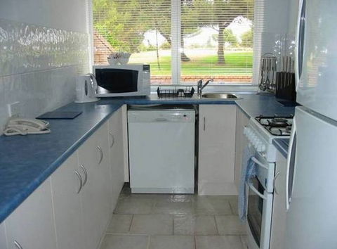 Lake Shore Apartment - New Castle Holiday 3