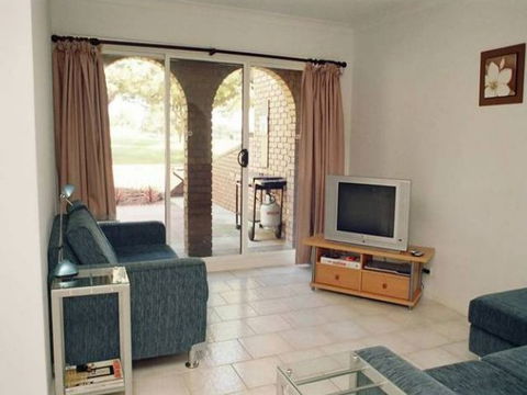 Lake Shore Apartment - New Castle Holiday 5